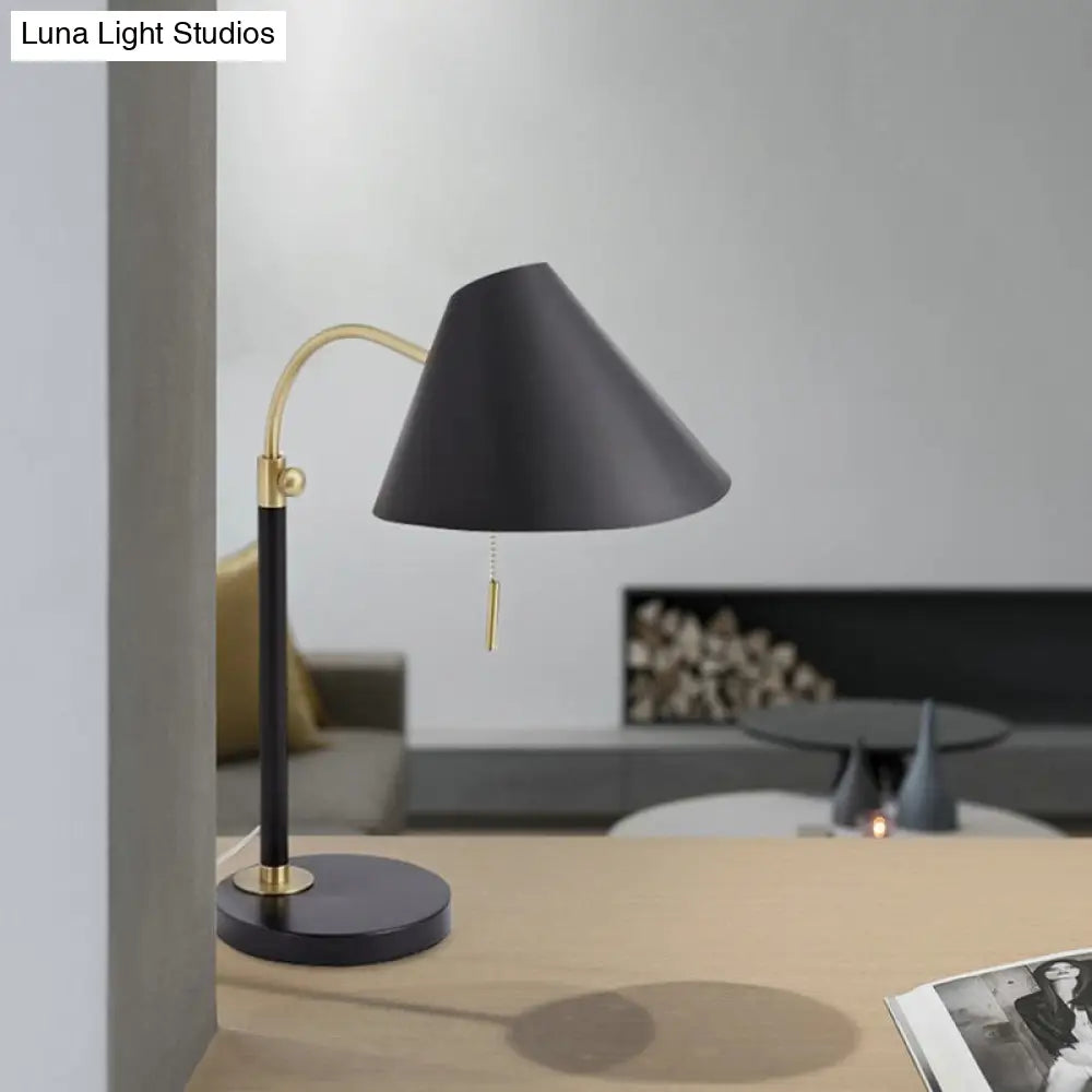 Black Flared Iron Table Lamp With Pull Chain For Study Room