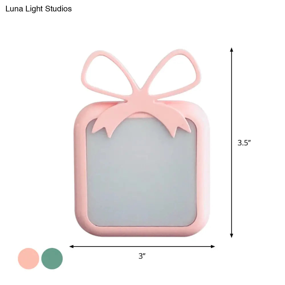 Childrens Light-Sensing Night Light - Gift-Shape Blue/Pink Plug-In Led Wall Lamp For Bedroom
