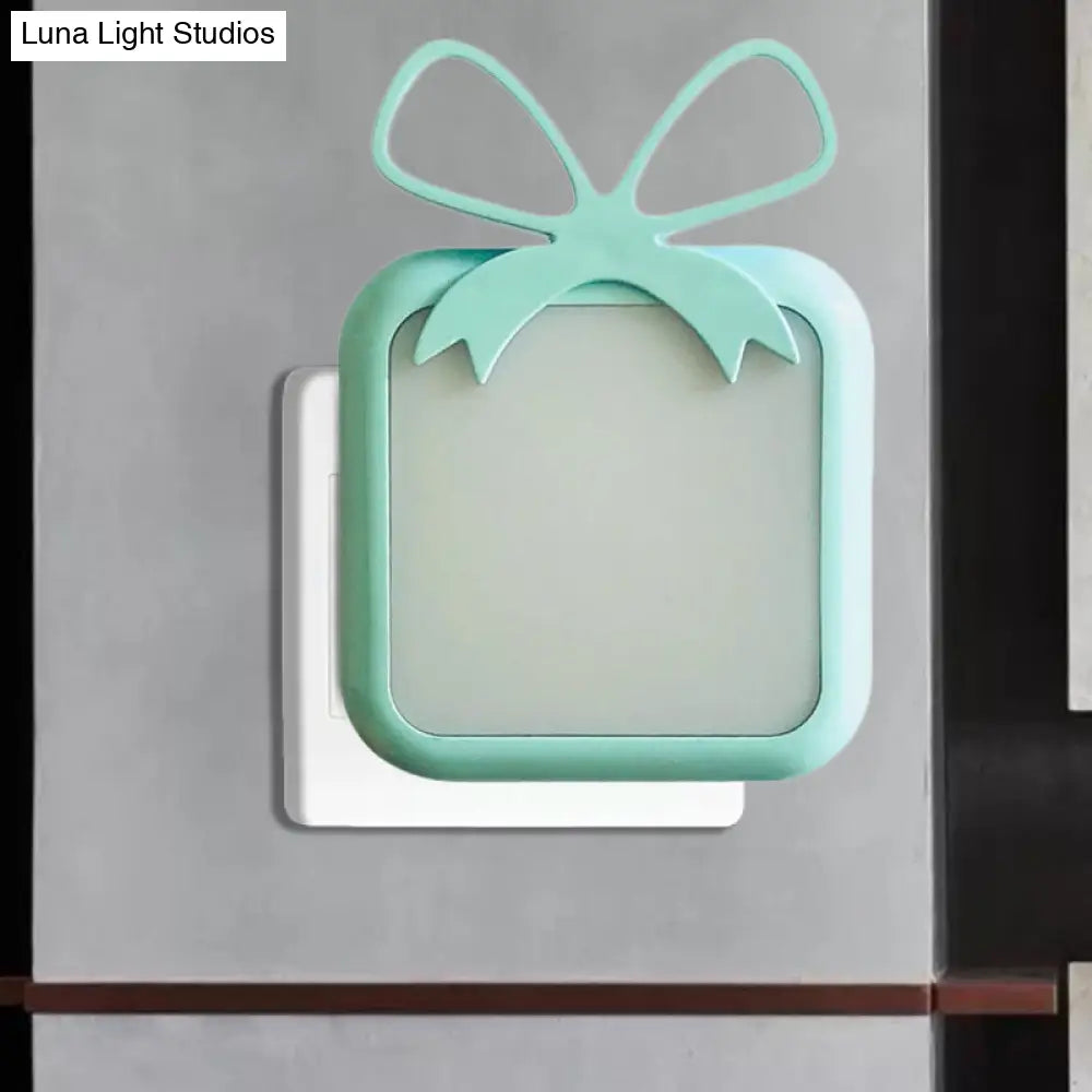 Childrens Light-Sensing Night Light - Gift-Shape Blue/Pink Plug-In Led Wall Lamp For Bedroom