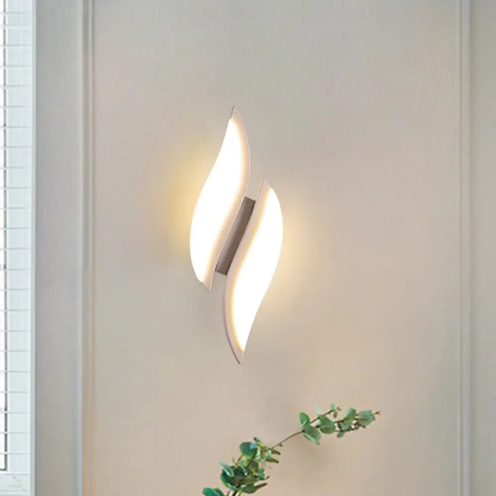 Leaf Led Wall Sconce: Simplicity Meets Acrylic White Lighting In Warm/White Light / Warm