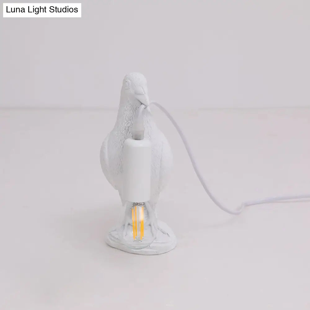 Nordic Style Bird Shaped Desk Light Resin Night Table Lamp In White/Black For Bedroom