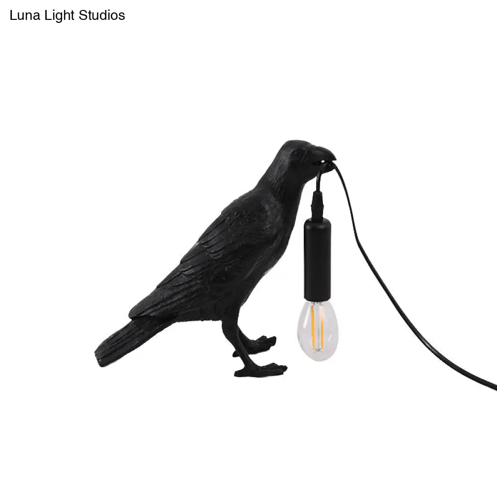 Nordic Style Bird Shaped Desk Light Resin Night Table Lamp In White/Black For Bedroom