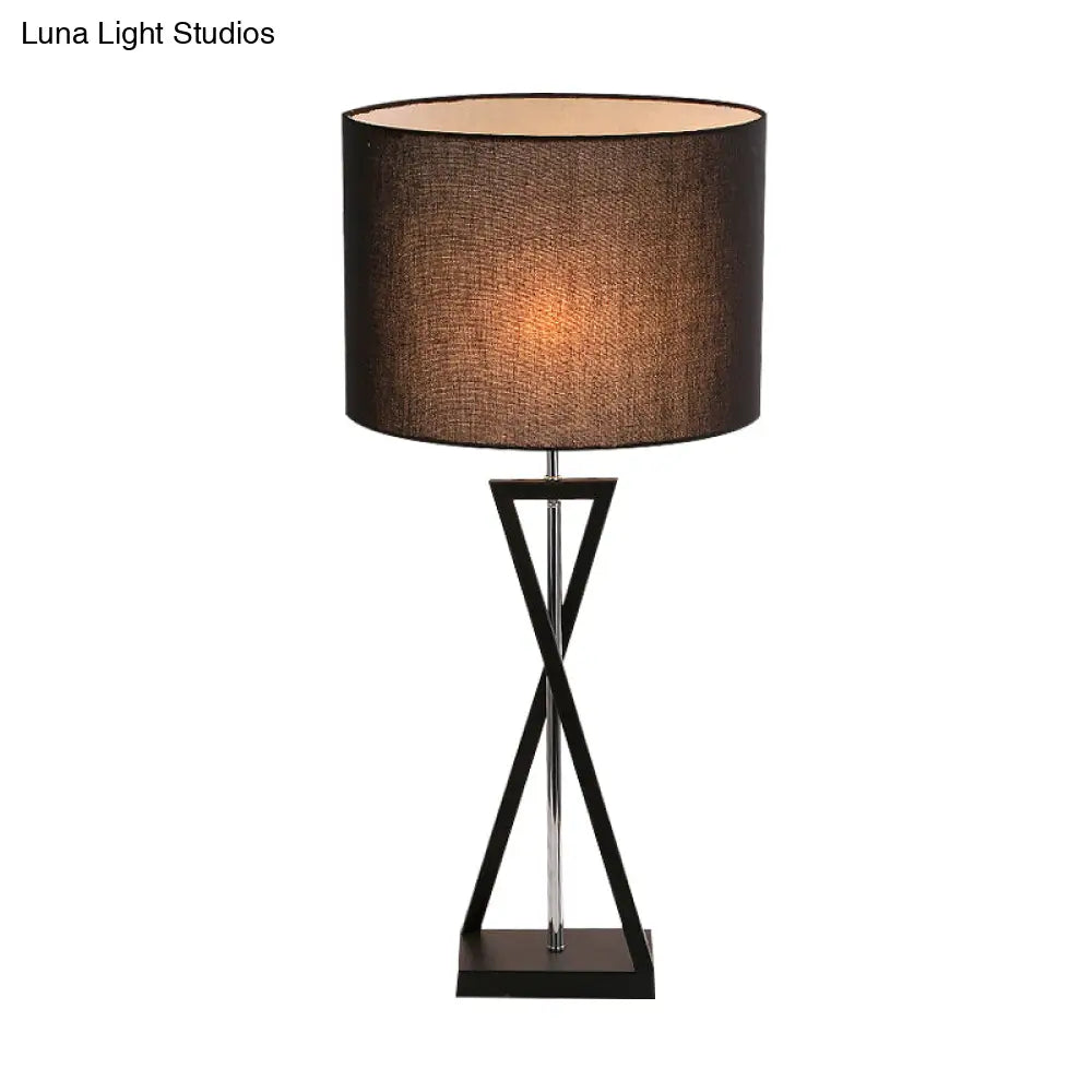 Black/White Drum Desk Lamp - Traditional Fabric 1-Light Bedroom Reading Light