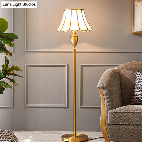 Brass Traditional Stand Up Lamp With Scalloped Glass Shade And Single Bulb Floor Lighting