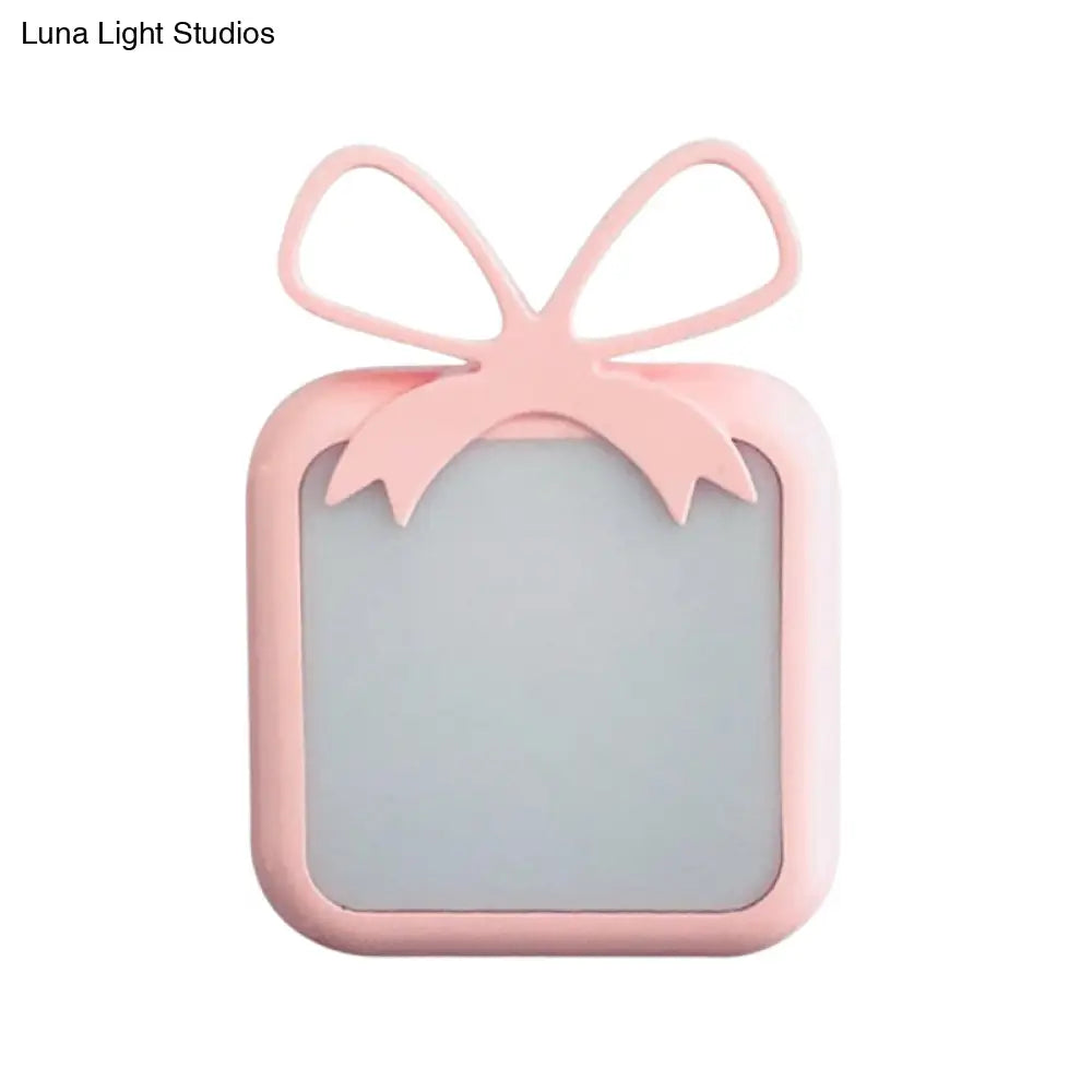 Childrens Light-Sensing Night Light - Gift-Shape Blue/Pink Plug-In Led Wall Lamp For Bedroom