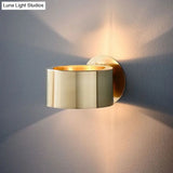 Colonial Style Gold Round Metal Wall Sconce With 1 Light - Living Room Lighting Fixture