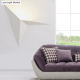 Contemporary Polygon Wall Sconce In Black/White Metal With Led Warm/White Lighting For Living Room