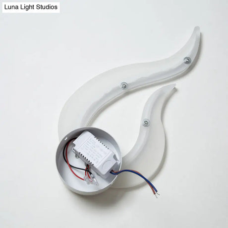 Flame Shaped Led Wall Mounted Light - Decorative Acrylic Sconce For Corridors (White)