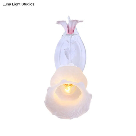 Floral Wall Sconce: Pastoral-Style Light For Living Room White Metal 1-Light