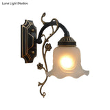 Flower Shaped Wall Sconce Light With Faceted Glass And Vintage Charm In Black-Gold