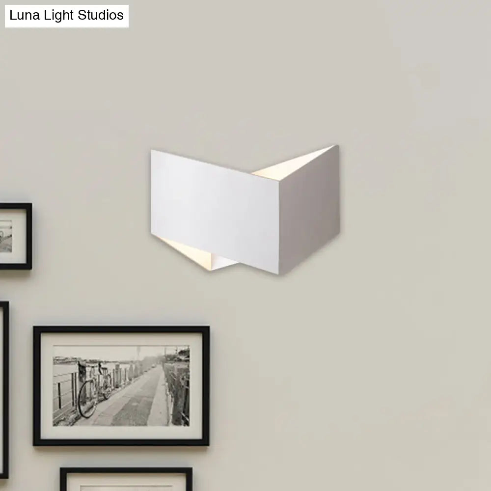 Geometric Led Wall Sconce In White/Black For Modern Stairways