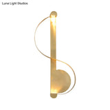 Gold Colonial Wall Mounted Lamp With Curved Metal Design For Bedroom