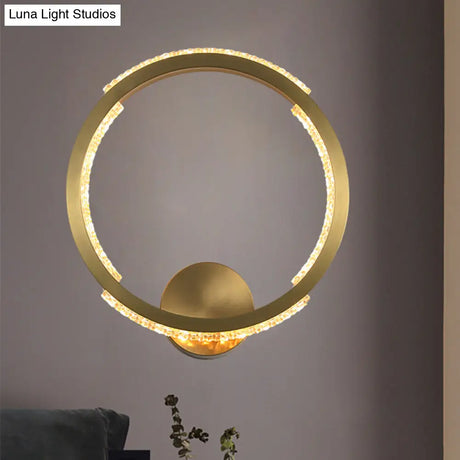 Golden Metal Wall Sconce Light For Fashionable Ambient Lighting