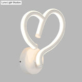 Heart-Shaped Led Acrylic Wall Sconce In Warm/White Light - Contemporary Design