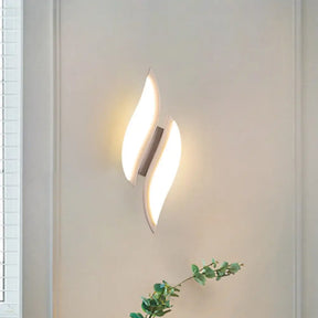 Leaf Led Wall Sconce: Simplicity Meets Acrylic White Lighting In Warm/White Light / Warm