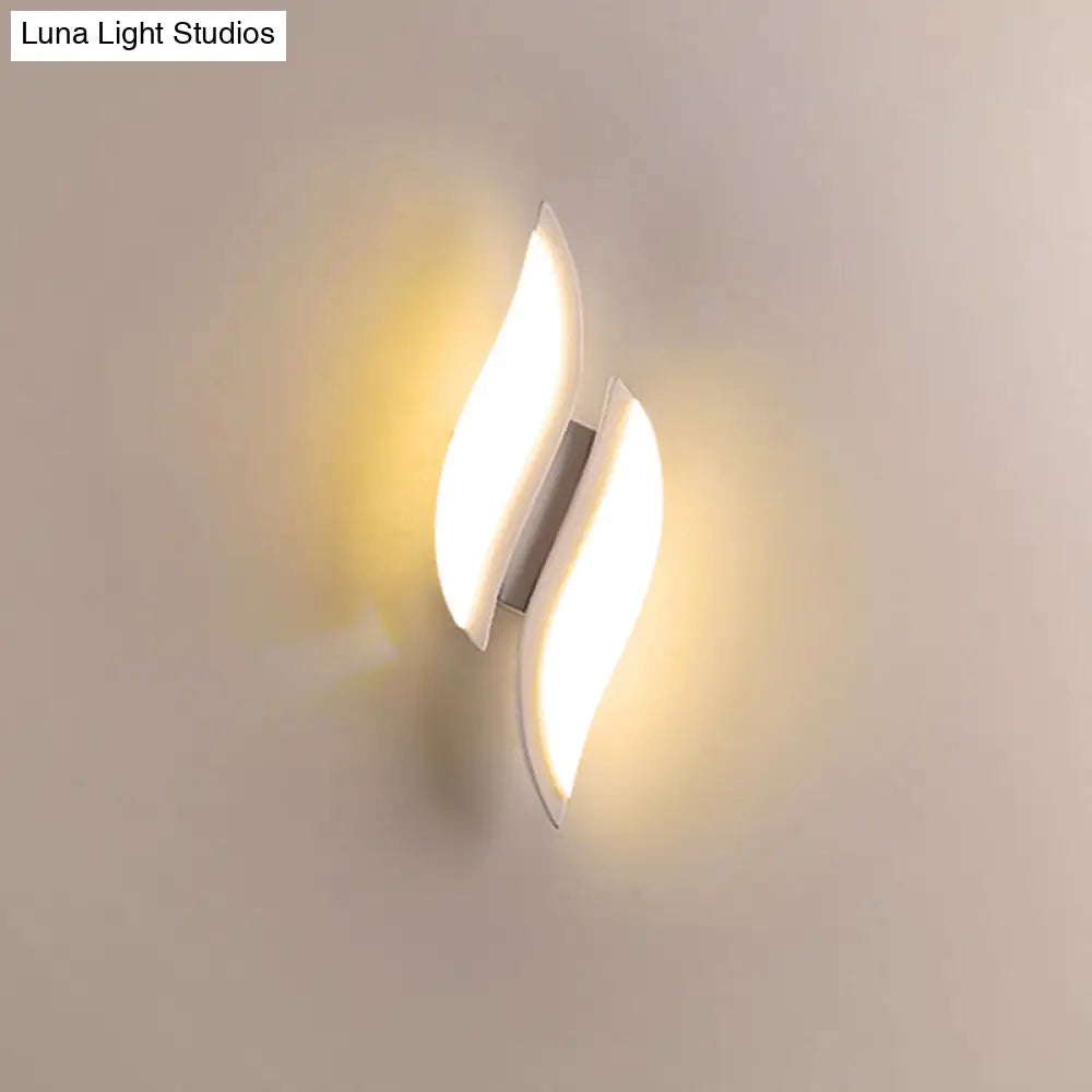 Leaf Led Wall Sconce: Simplicity Meets Acrylic White Lighting In Warm/White Light