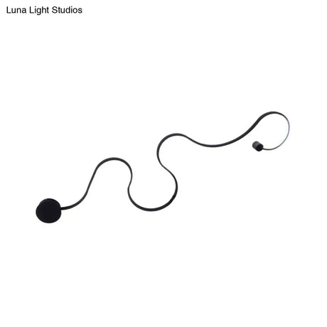 Minimalist Black Led Wall Sconce Light For Hallways - Curved Design Metal Construction