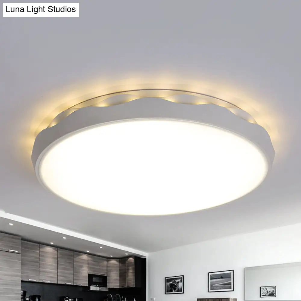 Minimalist Iron Ceiling Light 17’/21’ Dia Flush Mount White Rounded Design Led Scalloped Edge