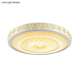 Minimalist Iron Led Ceiling Light With Flower Edge - White Circle Flush Mount For Living Room
