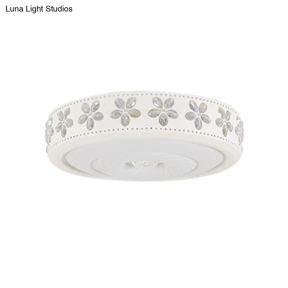 Minimalist Iron Led Ceiling Light With Flower Edge - White Circle Flush Mount For Living Room