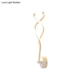 Minimalist Led Wall Lamp In Black/White Metal For Living Room