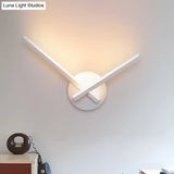 Minimalist Led Wall Sconce In Warm/White Light With Linear Acrylic Design Black/White