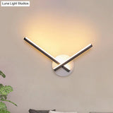 Minimalist Led Wall Sconce In Warm/White Light With Linear Acrylic Design Black/White