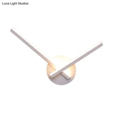 Minimalist Led Wall Sconce In Warm/White Light With Linear Acrylic Design Black/White