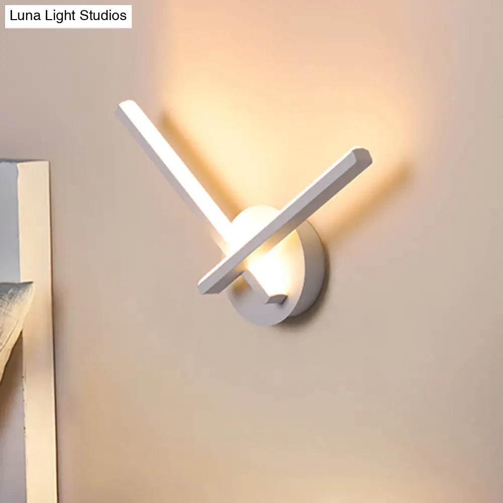 Minimalist Led Wall Sconce In Warm/White Light With Linear Acrylic Design Black/White