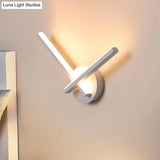 Minimalist Led Wall Sconce In Warm/White Light With Linear Acrylic Design Black/White