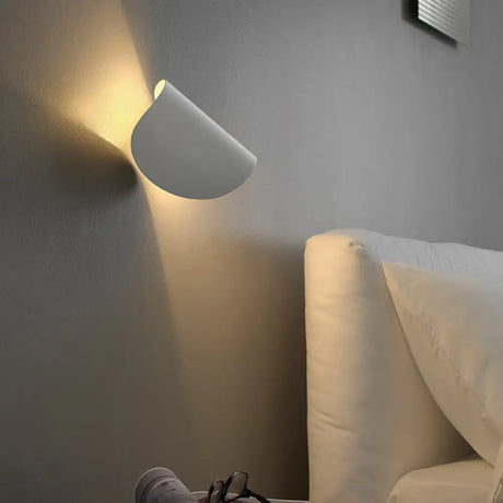Minimalist Metallic Led Curved Wall Light For Living Room White