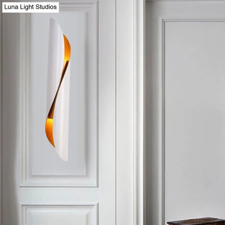 Minimalistic 2-Head Flush Mount Sconce - Black/White Metallic Wall Mounted Lighting