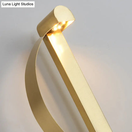 Minimalistic Brass Curve Led Wall Mount Light: Stylish Metal Sconce For Living Room