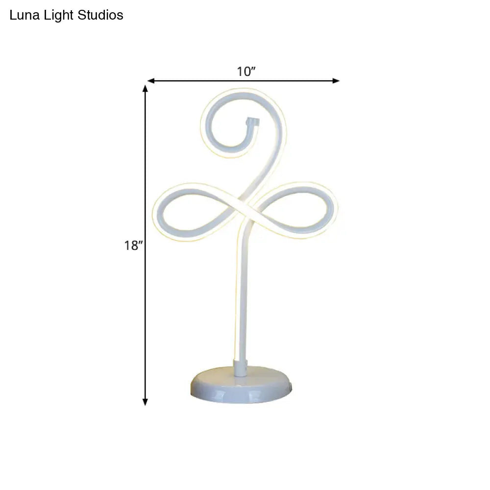 Minimalistic Led Task Lamp - Metallic Clover Design In White Ideal For Bedroom Lighting