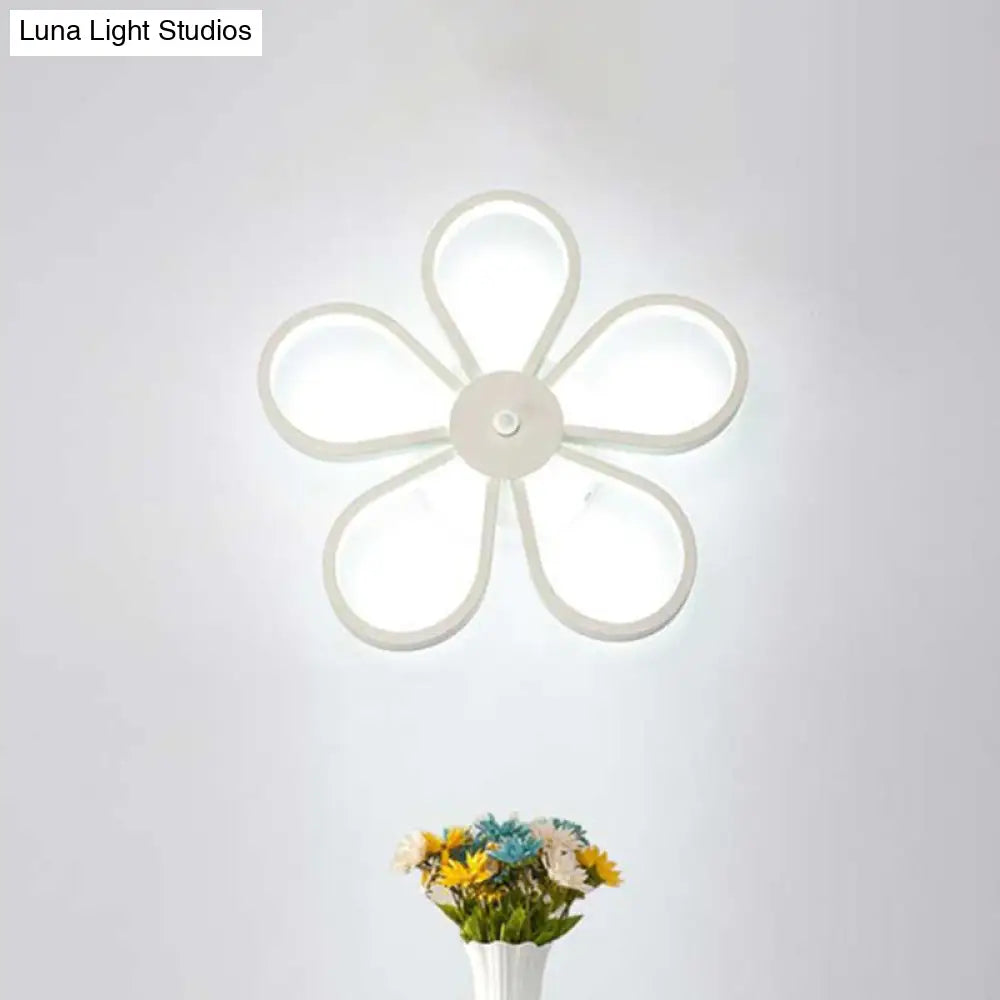 Modern Acrylic Flower Wall Mounted Led Sconce Light In Warm/White For Dining Room