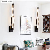 Modern Acrylic Twist Wall Light Sconce In Black/White - Neutral/Warm/White
