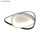 Modern Incurvated Triangle Led Flush Ceiling Light In Black - White 19.5’/23.5’ Width