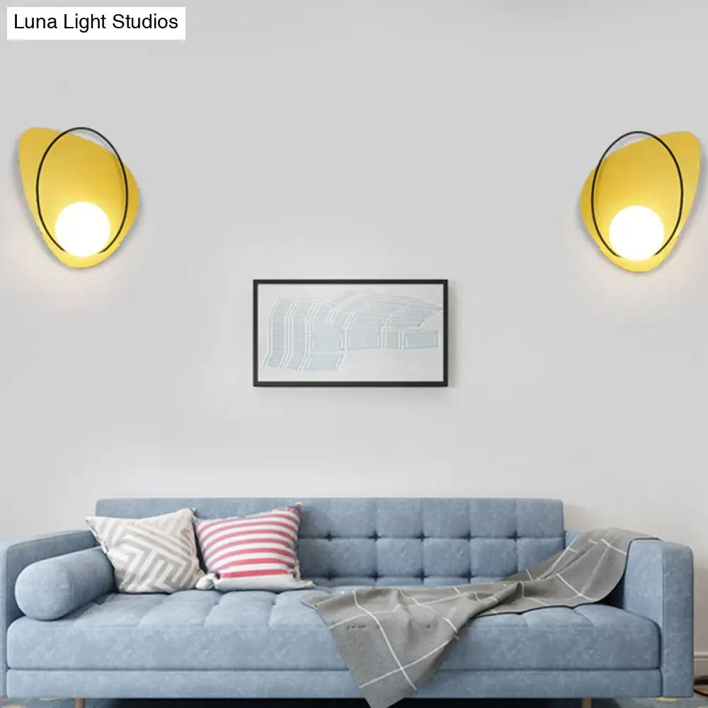 Modern Metallic Petal Wall Sconce - Stylish Single Living Room Light Fixture