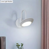 Modern Rotatable Urn Wall Sconce Lamp In Metallic White/Coffee With Led Lighting And Gooseneck Arm