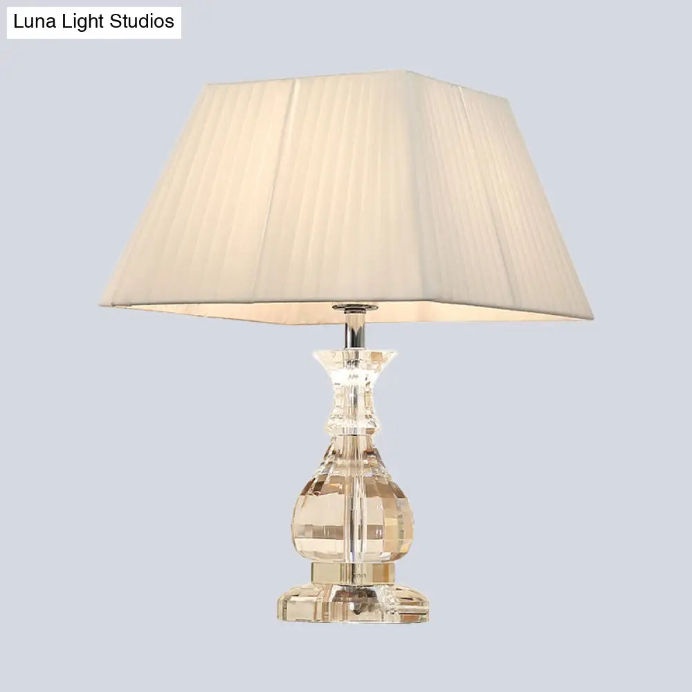 Modernist Hand-Cut Crystal Small Table Lamp In White
(1 Head Vase Shape Desk Light)