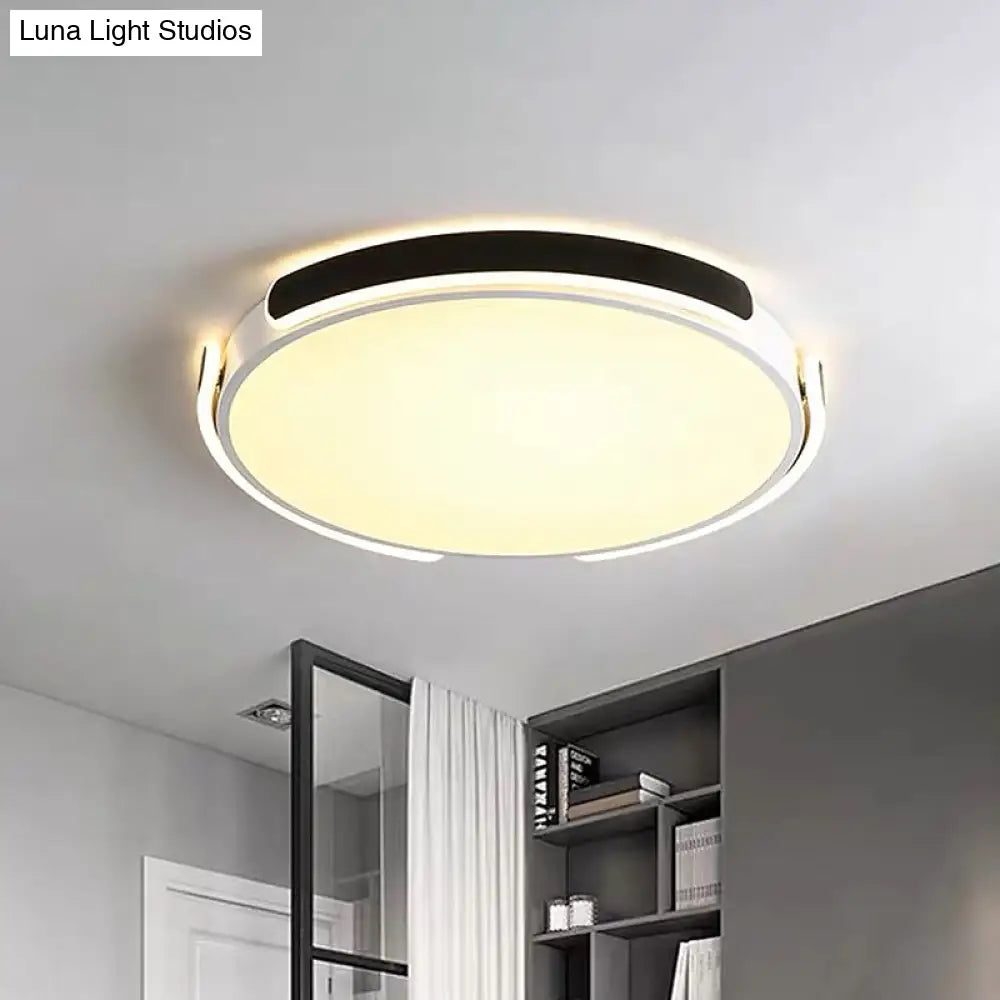Nordic Led Flush Mount Round Ceiling Light - Black/White With Riveted Straps 14/18/21.5’ Warm/White