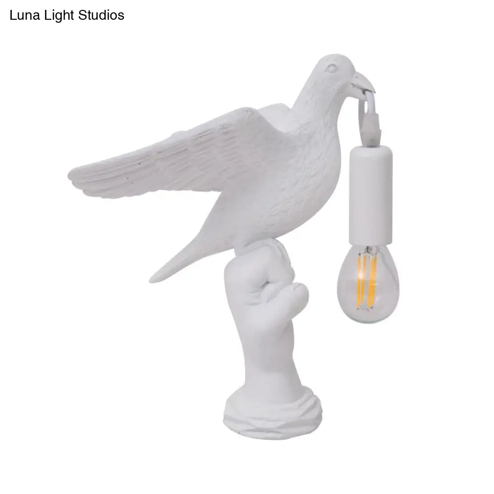 Nordic Style Bird Shaped Desk Light Resin Night Table Lamp In White/Black For Bedroom