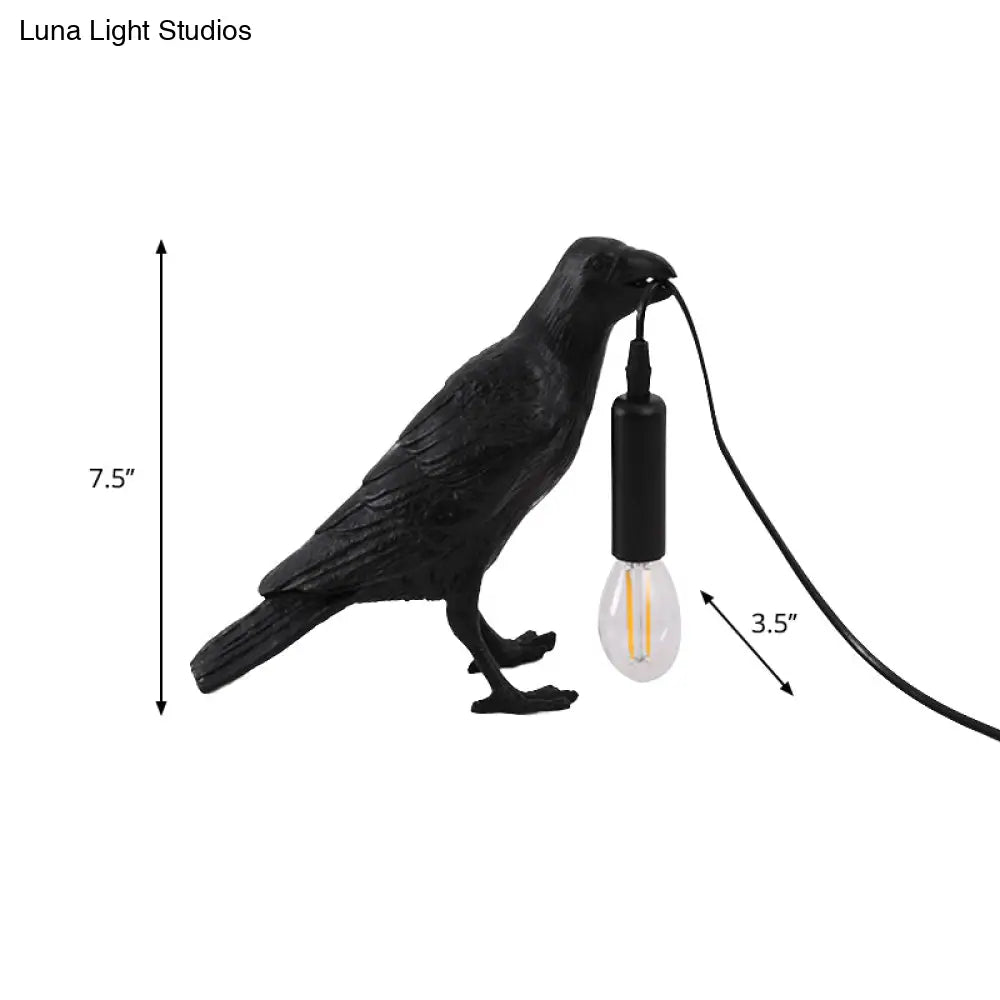 Nordic Style Bird Shaped Desk Light Resin Night Table Lamp In White/Black For Bedroom