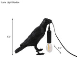 Nordic Style Bird Shaped Desk Light Resin Night Table Lamp In White/Black For Bedroom