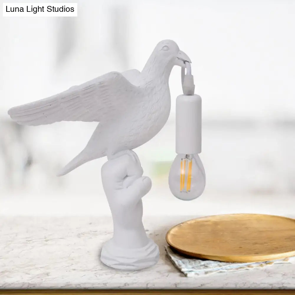 Nordic Style Bird Shaped Desk Light Resin Night Table Lamp In White/Black For Bedroom
