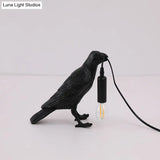 Nordic Style Bird Shaped Desk Light Resin Night Table Lamp In White/Black For Bedroom