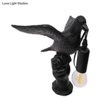 Nordic Style Bird Shaped Desk Light Resin Night Table Lamp In White/Black For Bedroom