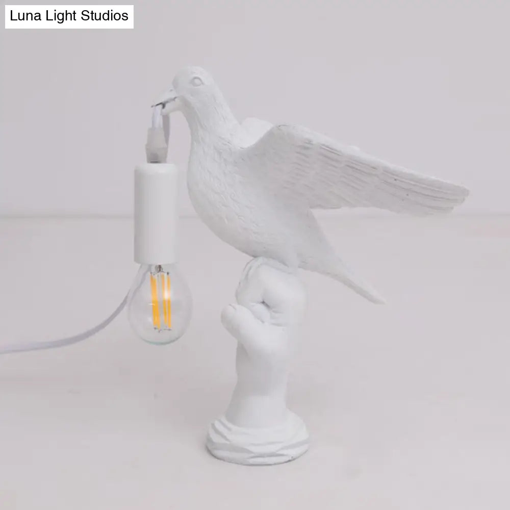 Nordic Style Bird Shaped Desk Light Resin Night Table Lamp In White/Black For Bedroom