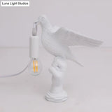 Nordic Style Bird Shaped Desk Light Resin Night Table Lamp In White/Black For Bedroom