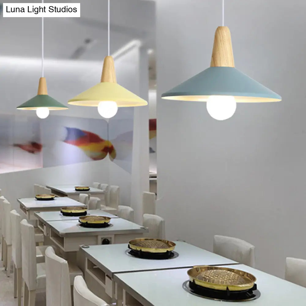 Nordic Style Metal Hanging Pendant Lamp With Wooden Top - Ideal For Restaurants
